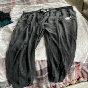 Thin material sweatpant